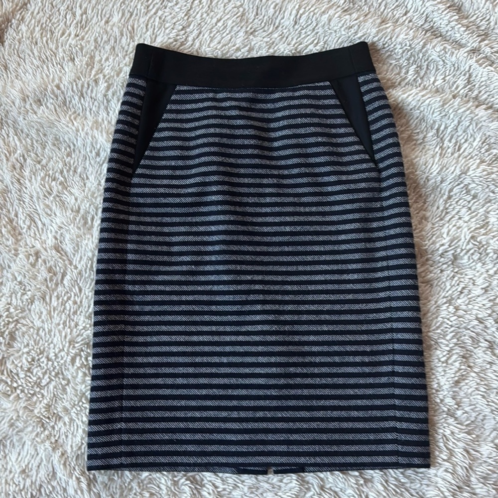 J. Crew Tweed Pencil Skirt Navy size 2